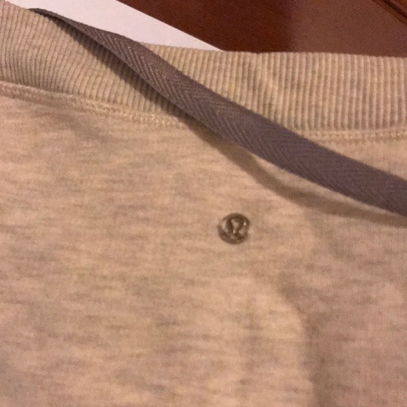 Lulu yoga short sweat top - Picture 3 of 3